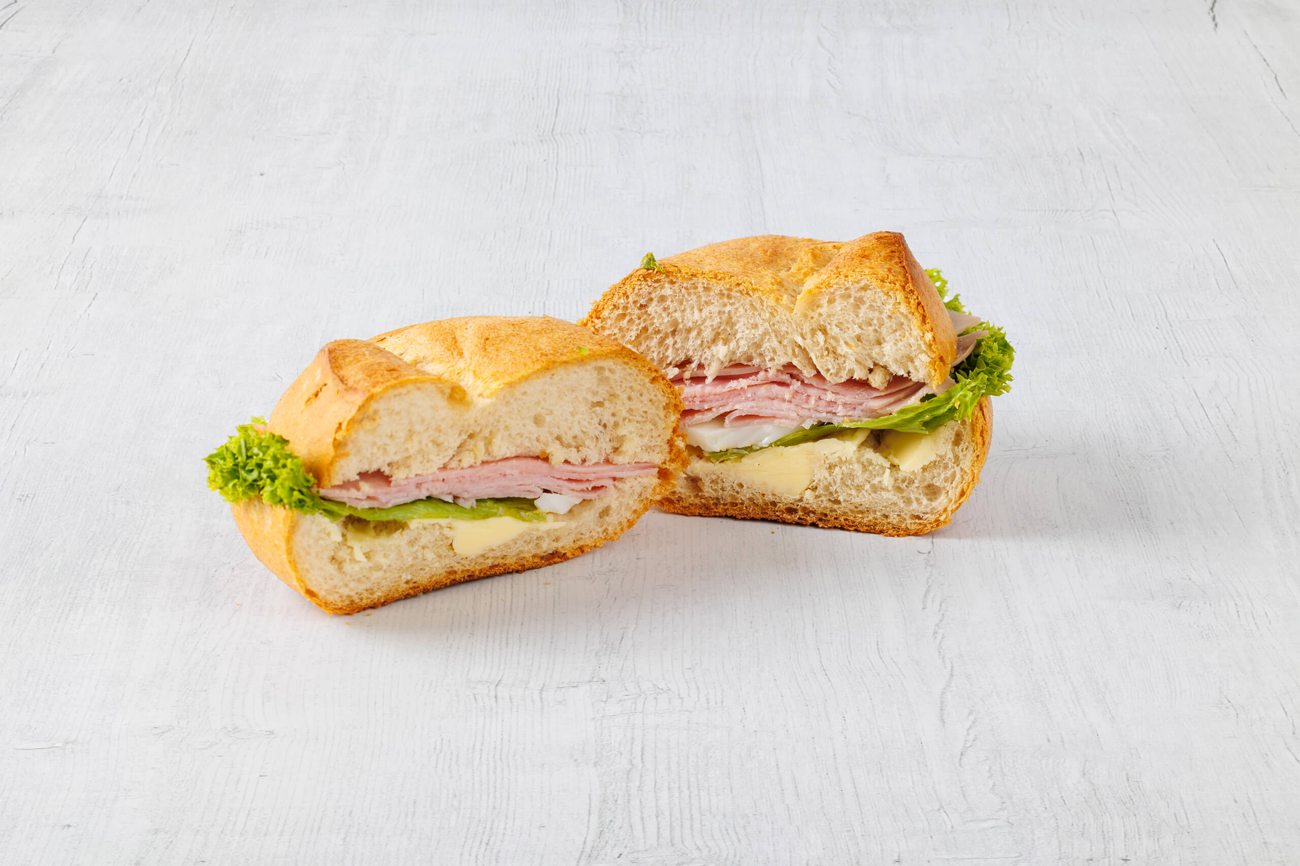 Schinkenbrötchen, Kipf mit Schinken belegt