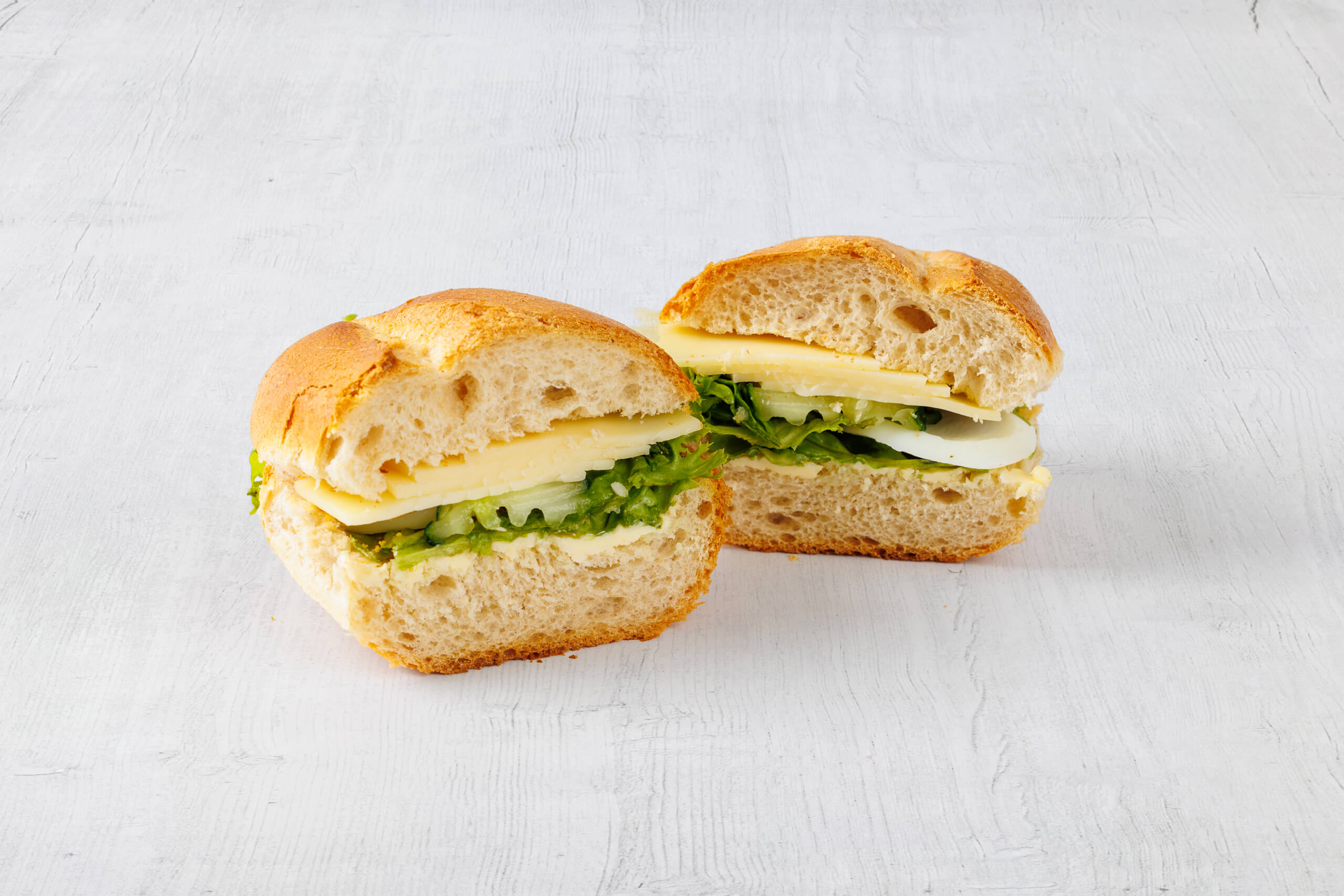 Käsebrötchen, Kipf mit Käse belegt