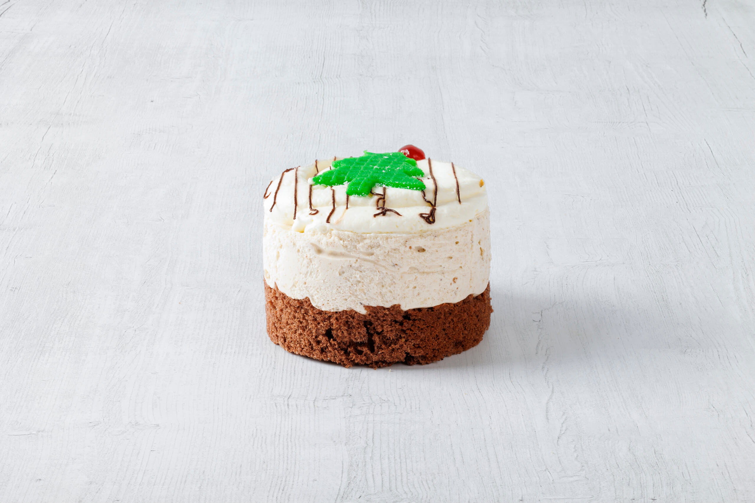 Lebkuchensahne -Törtchen, mit Gewürzkuchenboden